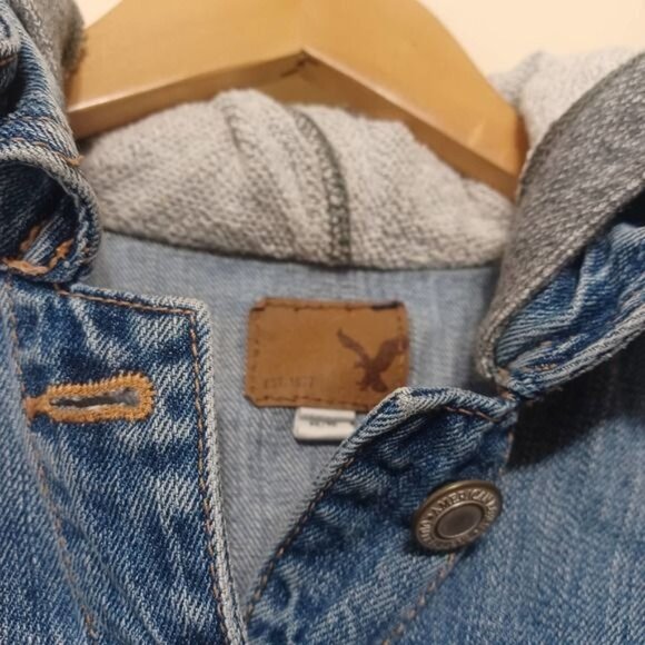 American Eagle Outfitters Hooded Denim Jacket Button Pocket Cotton Size XS - Picture 3 of 4
